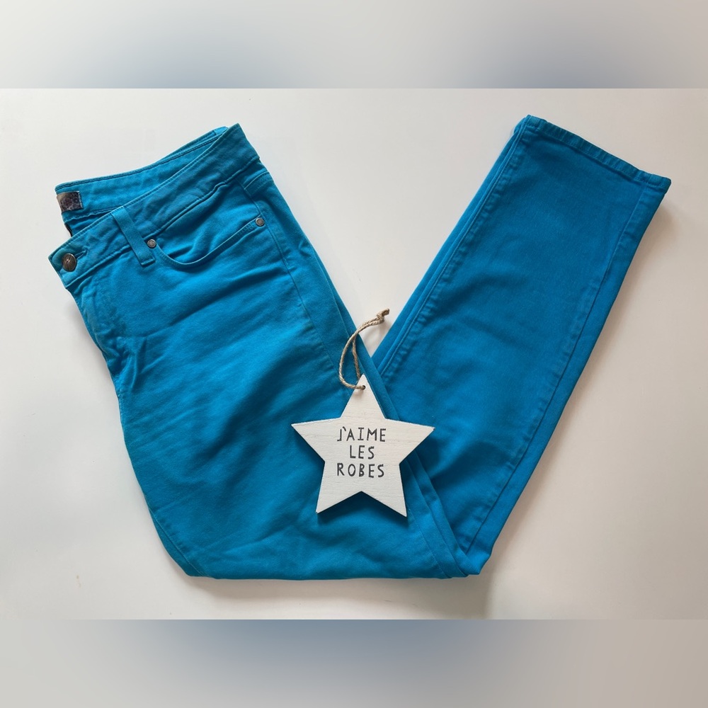 PAIGE Vibrant Blue Skinny Jeans - RARE COLOR !!